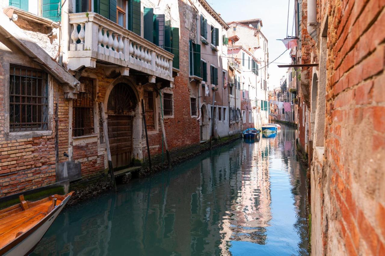 Casa Al Ponte Scudi - 4 Windows On The Canal Venecia Exterior foto