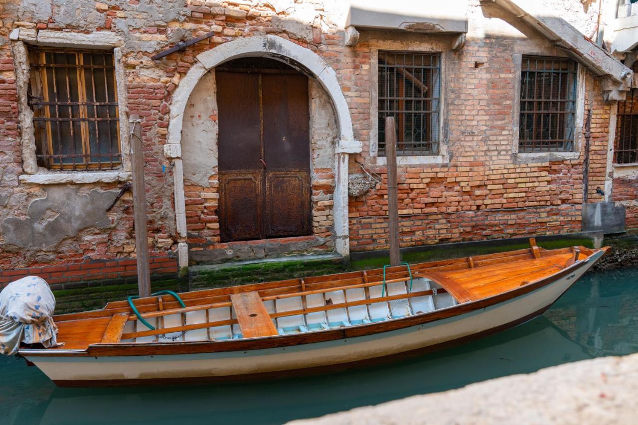 Casa Al Ponte Scudi - 4 Windows On The Canal Venecia Exterior foto